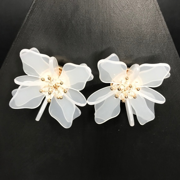 White Resin Flower Stud Earrings - Picture 2 of 8